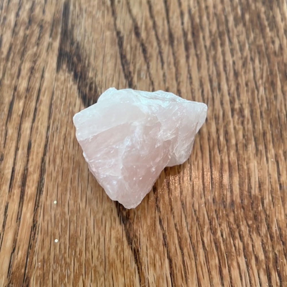 BEAUTIFUL ROSE QUARTZ RAW STONE